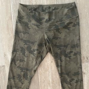 Lululemon camo great crops with slight compression